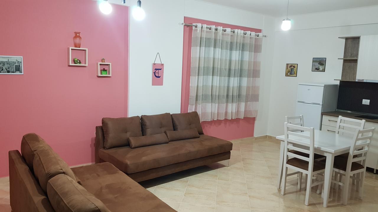 Vlorë Appartamento Giallo מראה חיצוני תמונה
